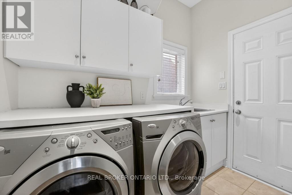 12 LOOKOUT COURT - 21