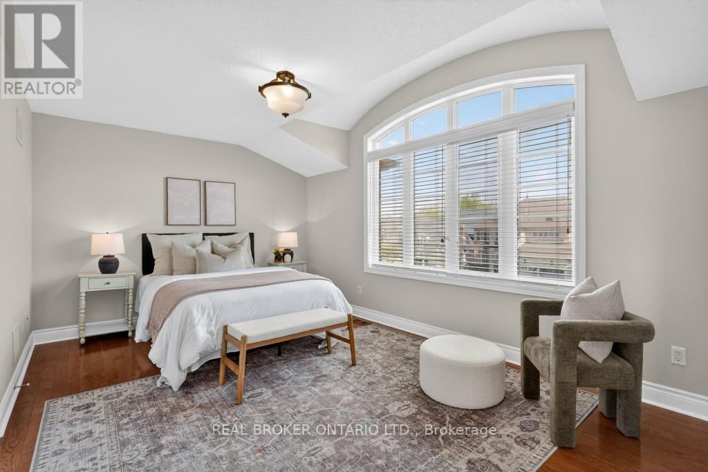 12 LOOKOUT COURT - 32