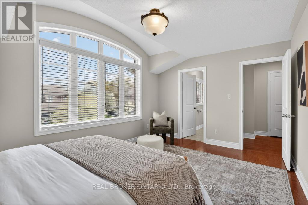 12 LOOKOUT COURT - 33