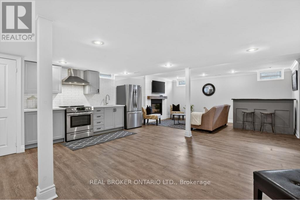 12 LOOKOUT COURT - 36