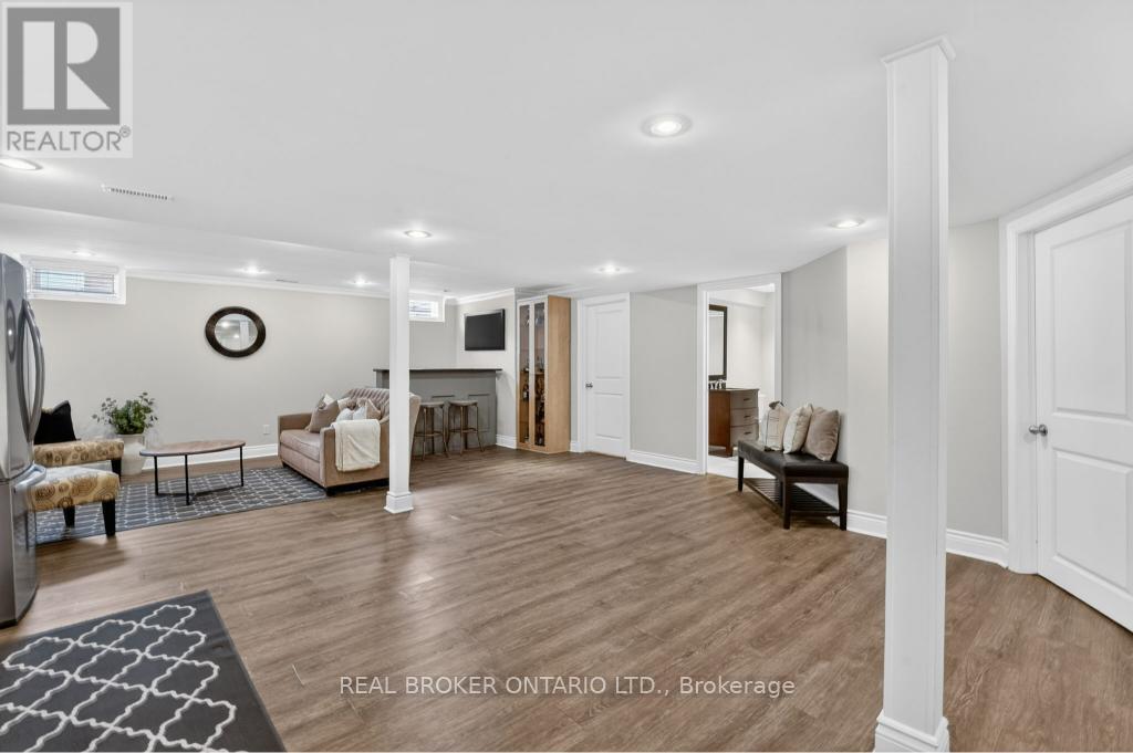 12 LOOKOUT COURT - 38