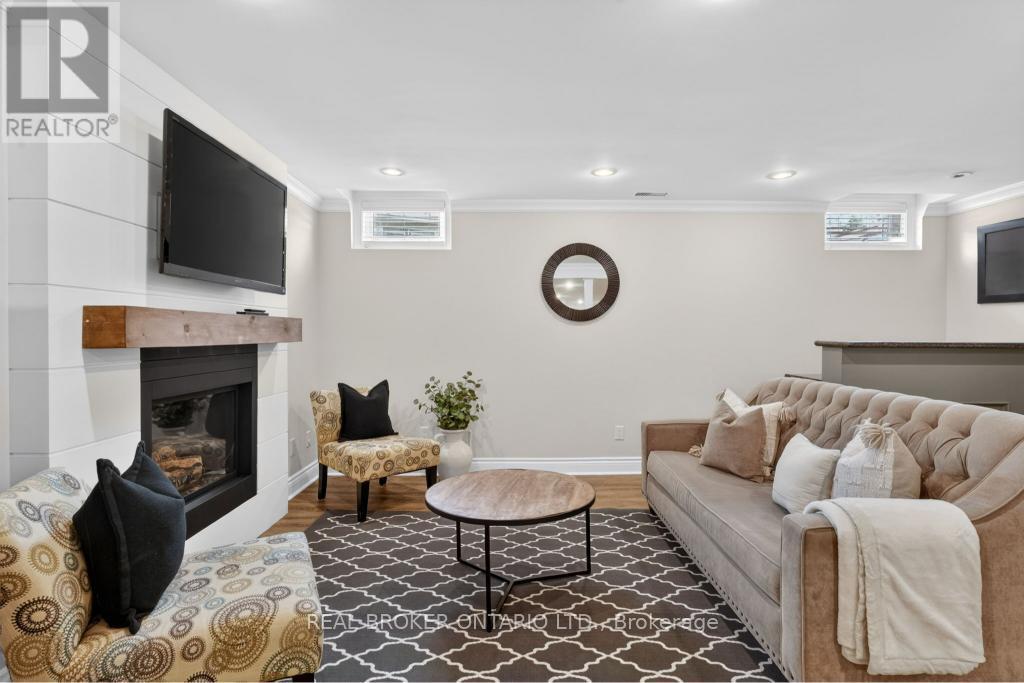 12 LOOKOUT COURT - 40