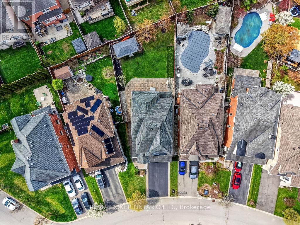 12 LOOKOUT COURT - 48
