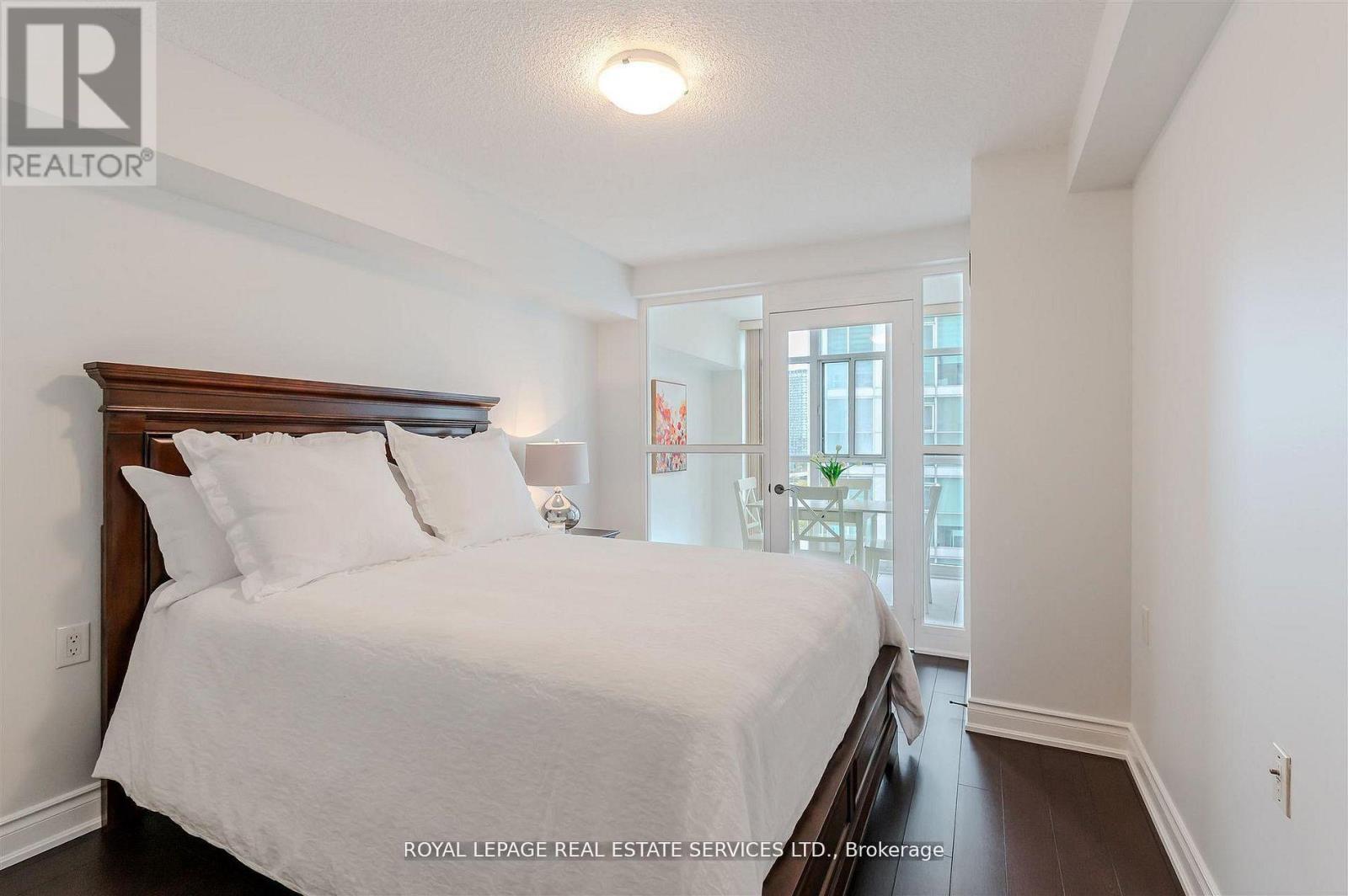 #1109 3 MARINE PARADE DRIVE - 19