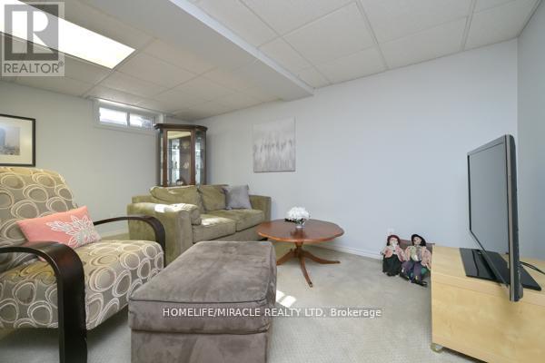 #27 121 FALCONER DRIVE - 23