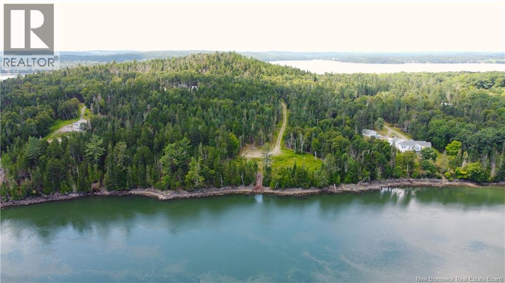 379 Hills Point Road, Oak Bay — photo 3