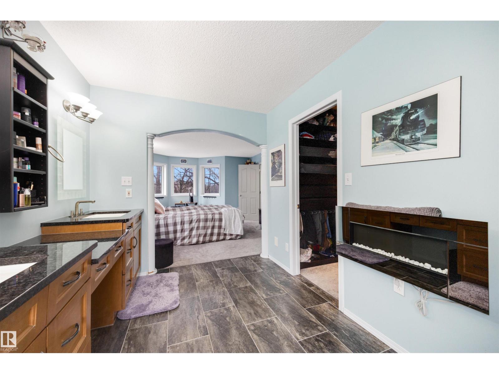 #172 52216 RANGE ROAD 233 - 22