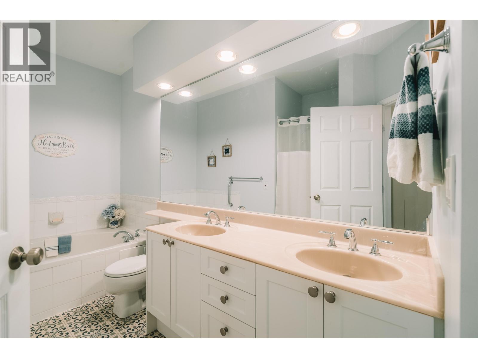 402 2995 PRINCESS CRESCENT, Coquitlam