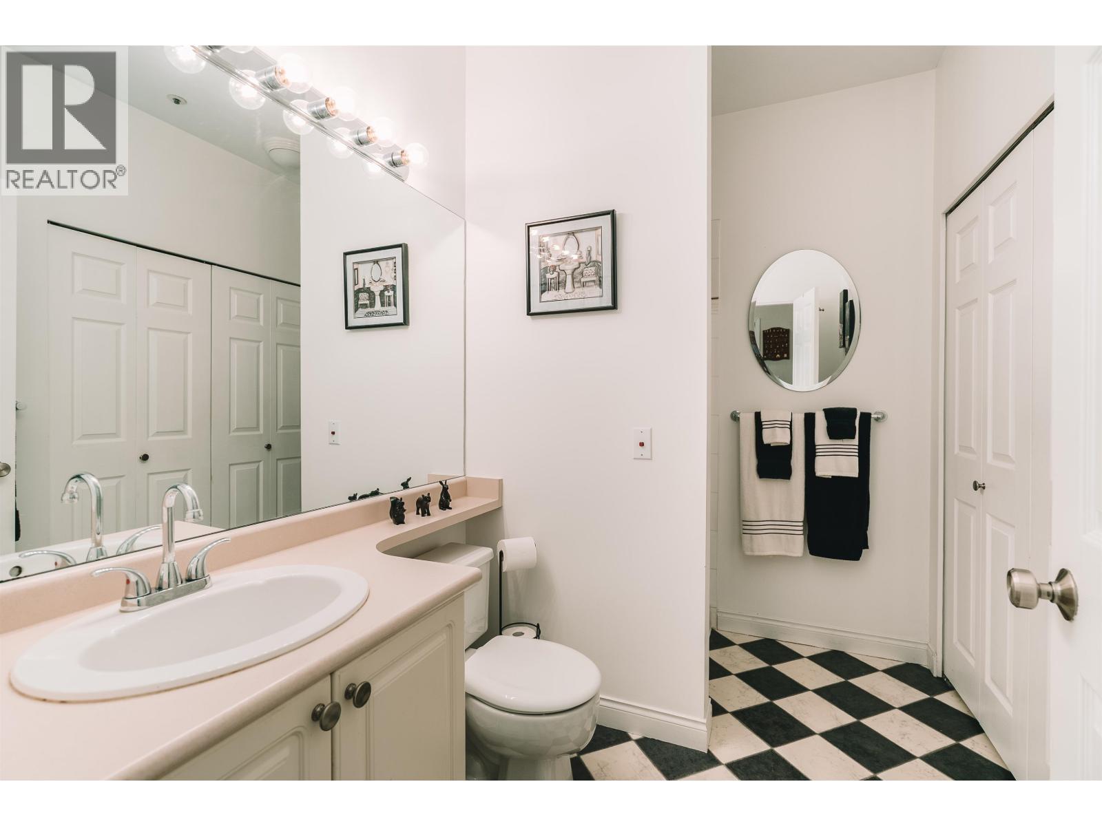 402 2995 PRINCESS CRESCENT, Coquitlam