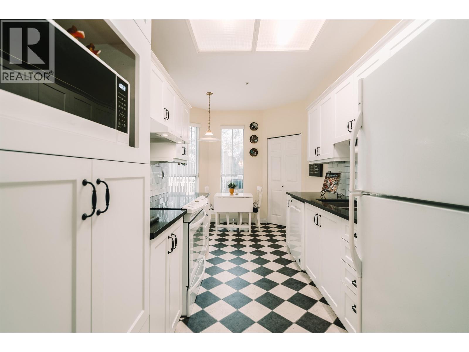 402 2995 PRINCESS CRESCENT, Coquitlam