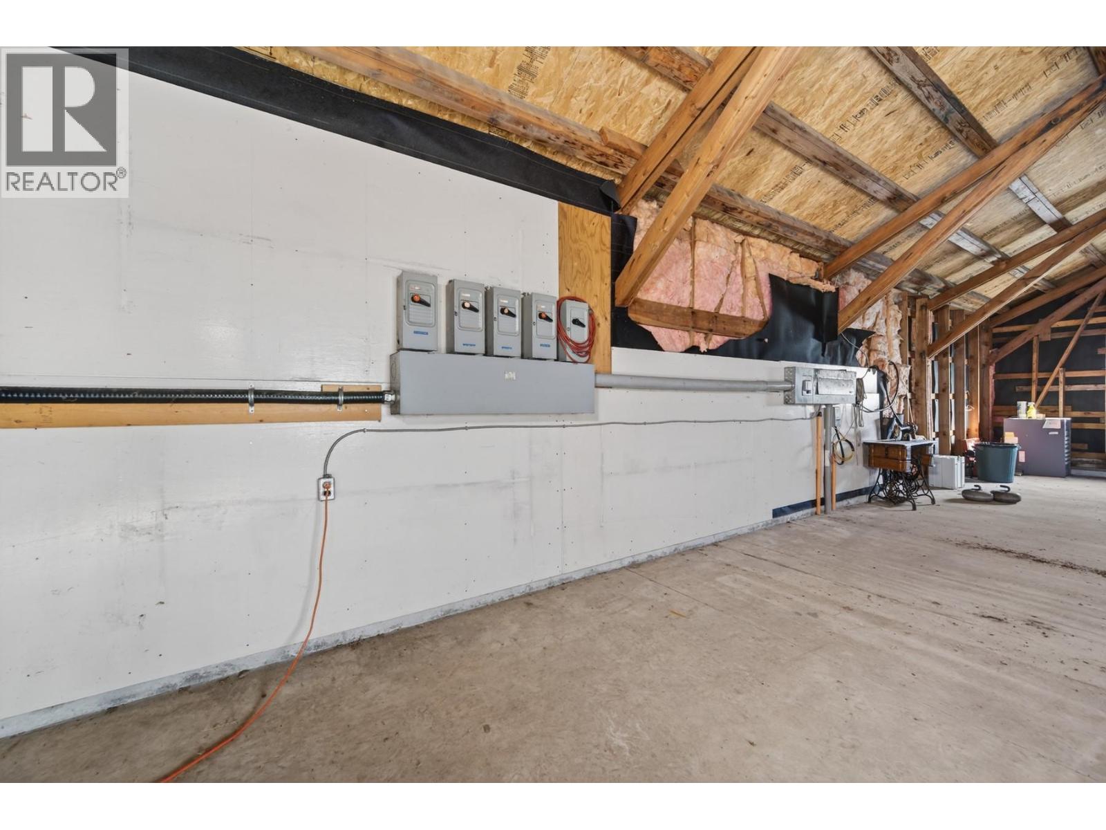 390 Marshall Road - 38