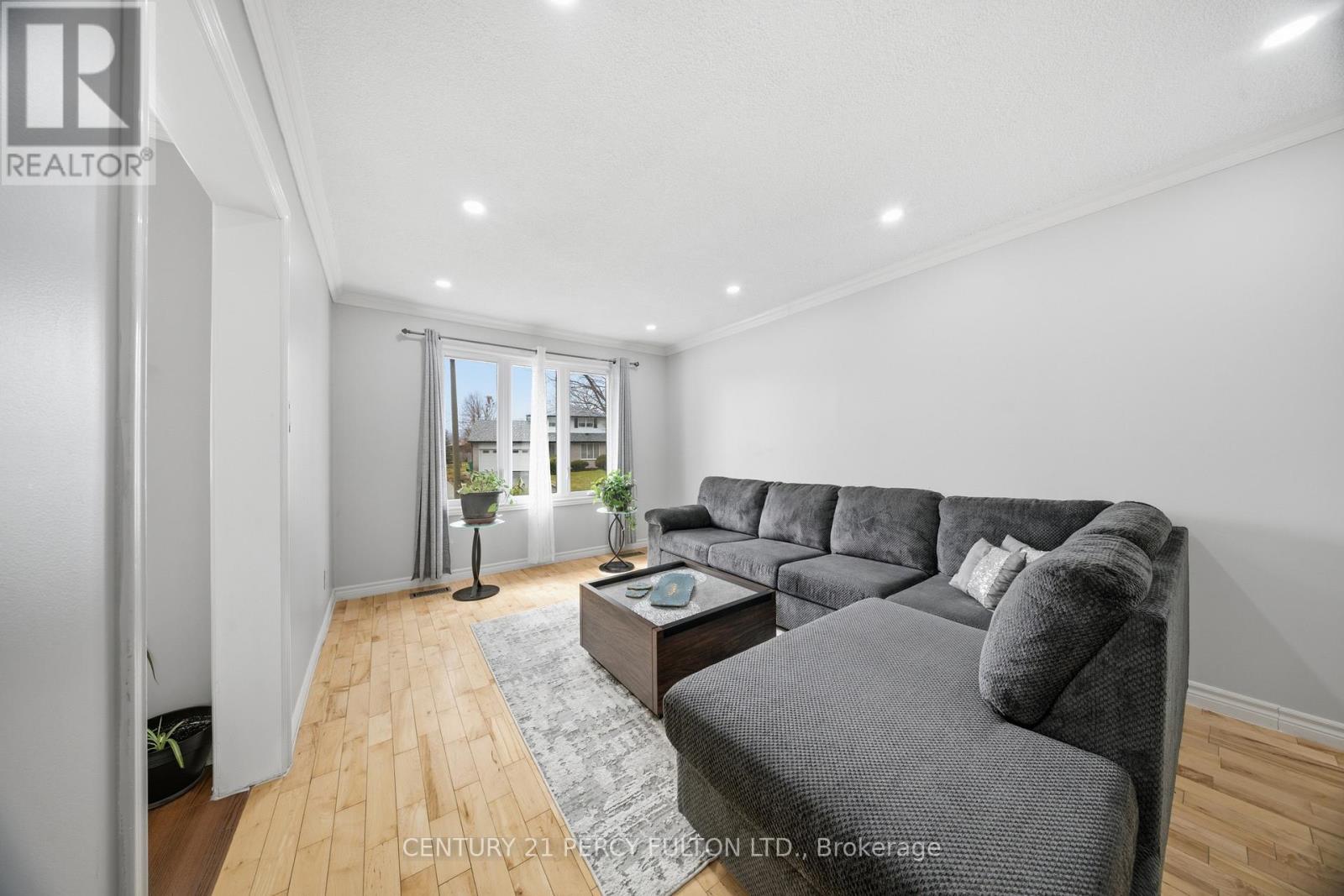 1853 MAPLERIDGE DRIVE - 5