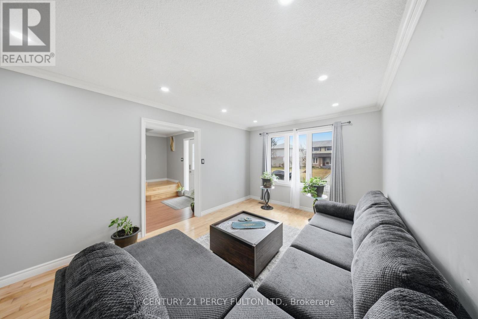 1853 MAPLERIDGE DRIVE - 8