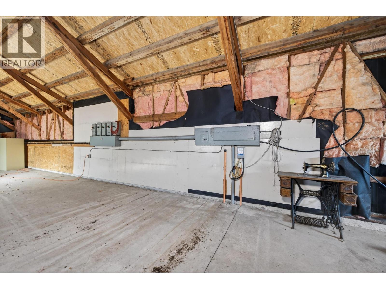390 Marshall Road - 37