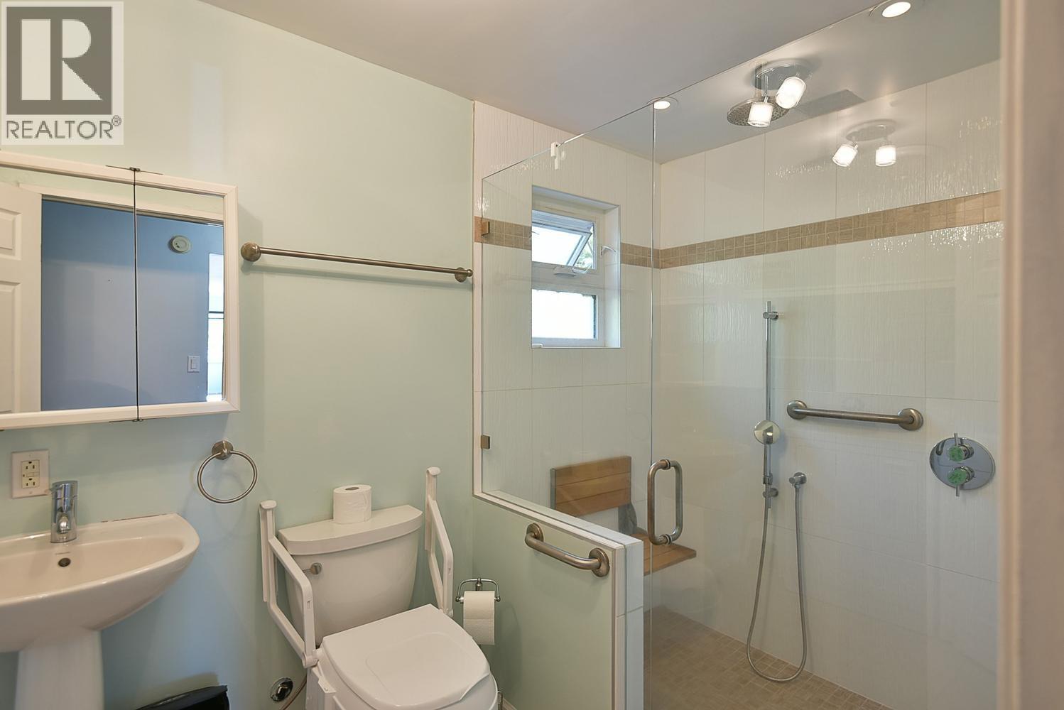 511 S FLETCHER ROAD, Gibsons
