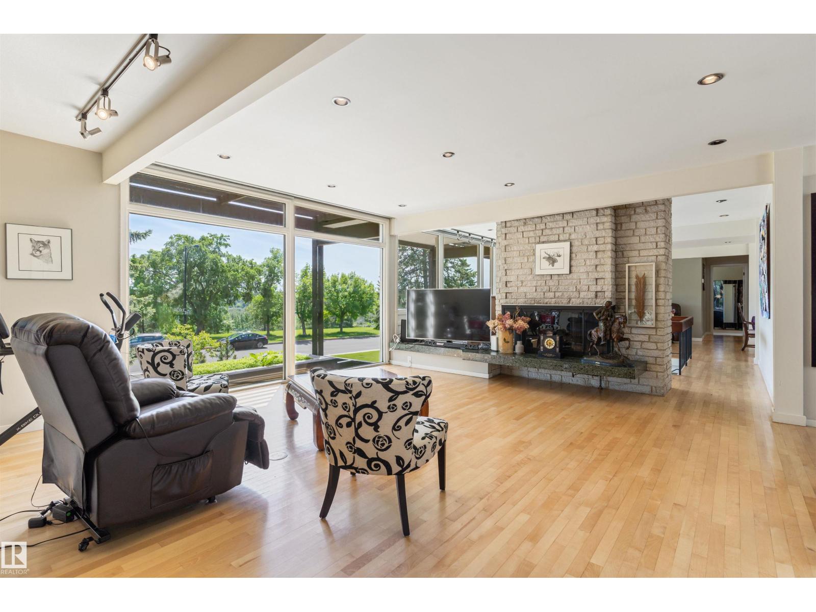 8 LAURIER PL NW - 11