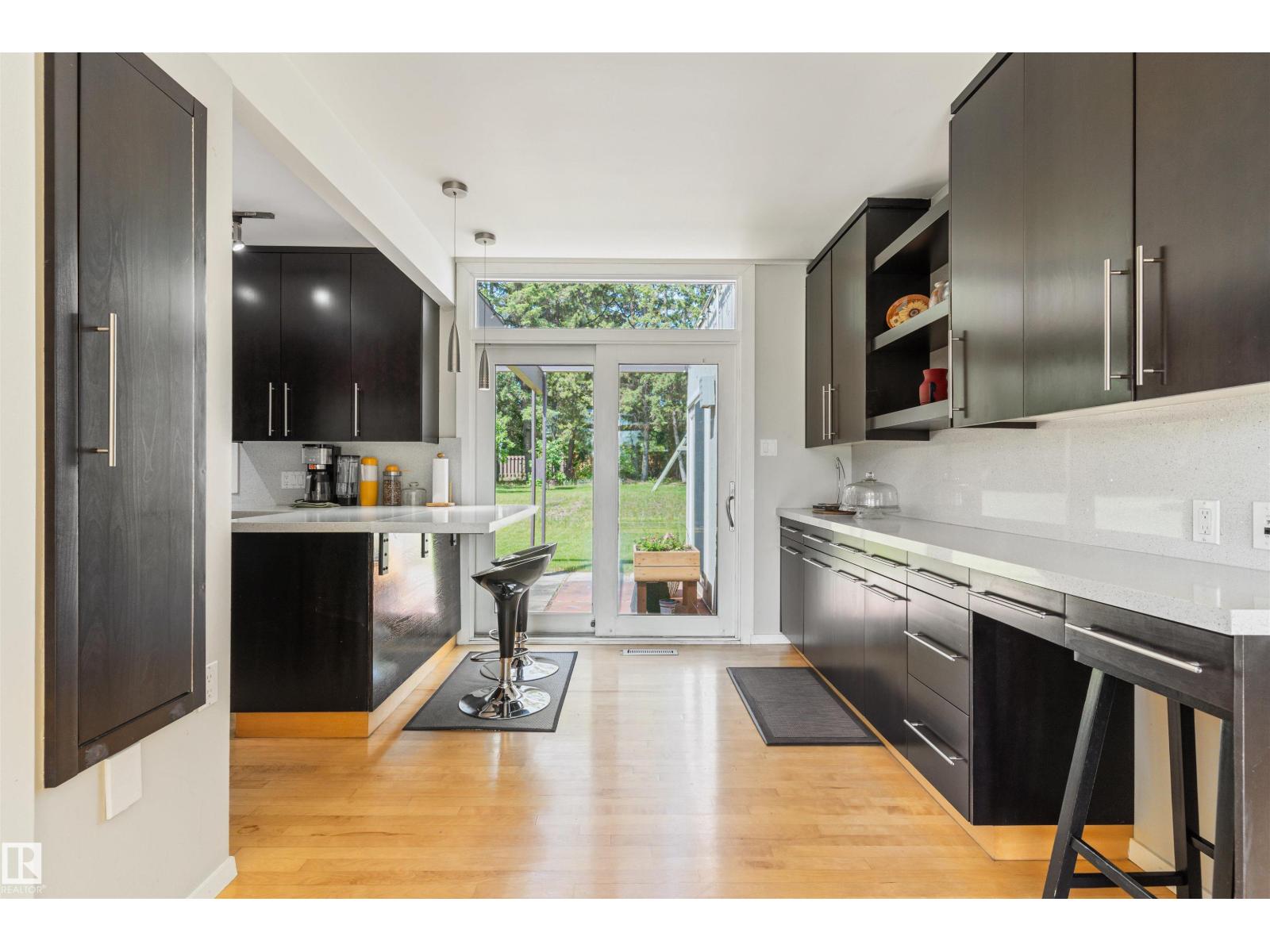 8 LAURIER PL NW - 15