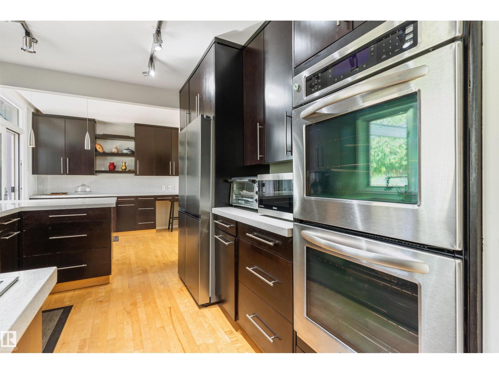8 LAURIER PL NW - 19
