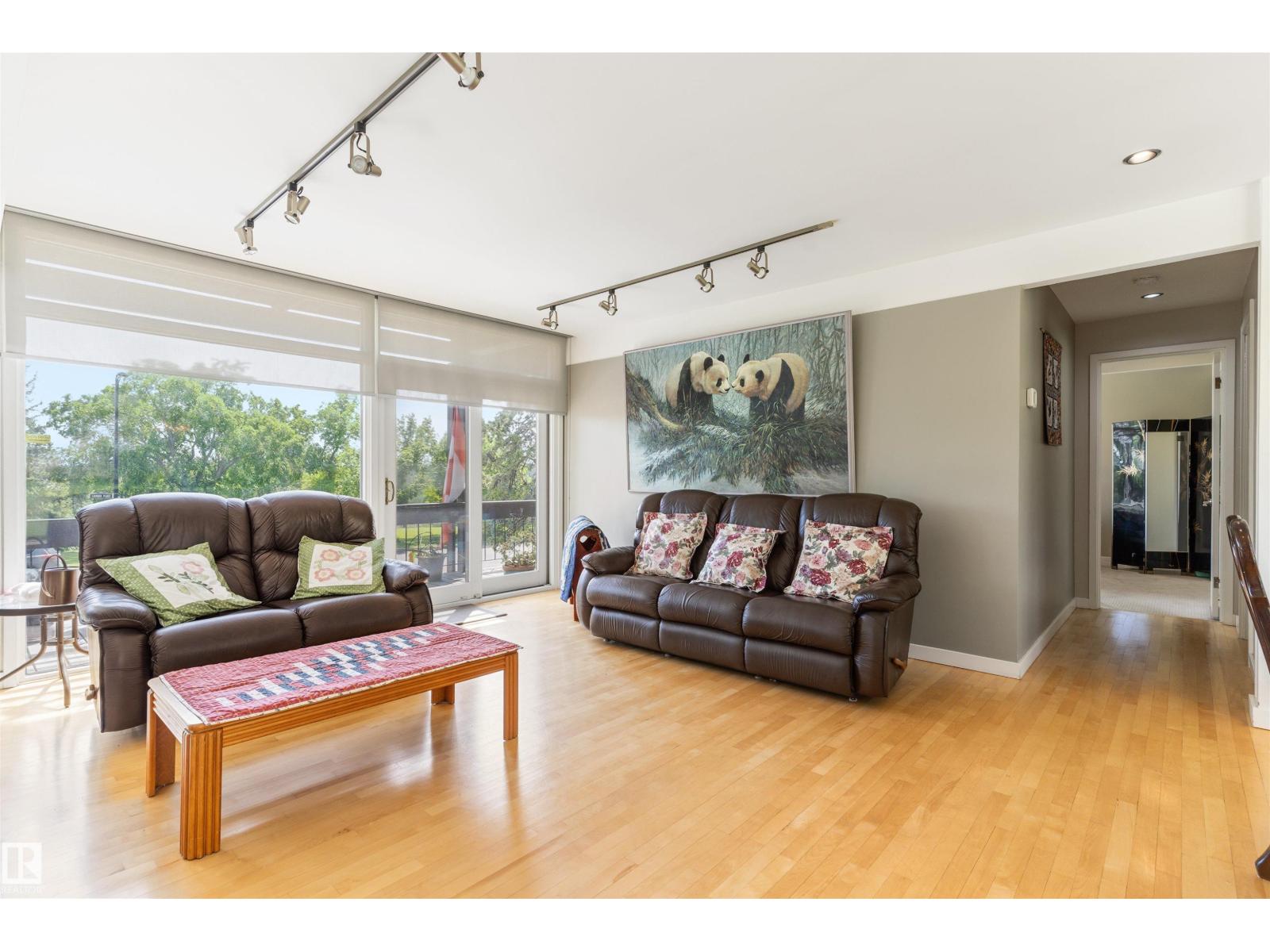8 LAURIER PL NW - 25