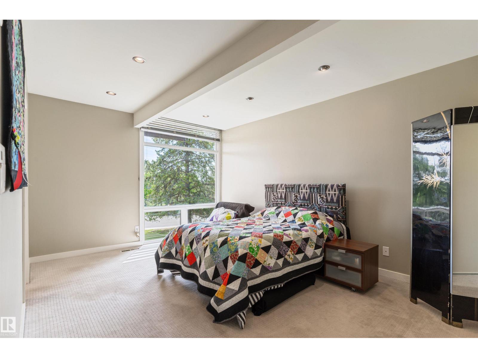 8 LAURIER PL NW - 28
