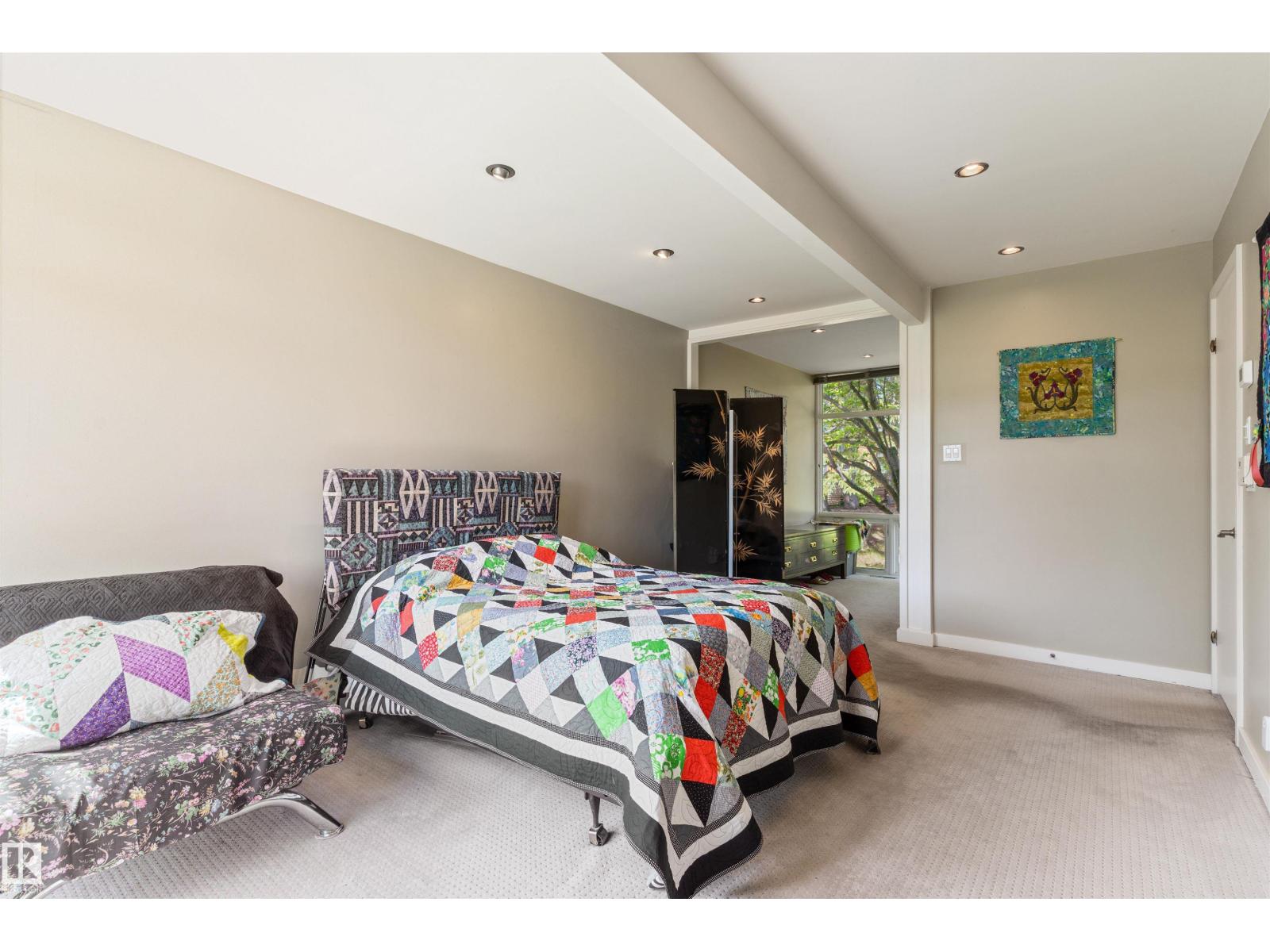 8 LAURIER PL NW - 29