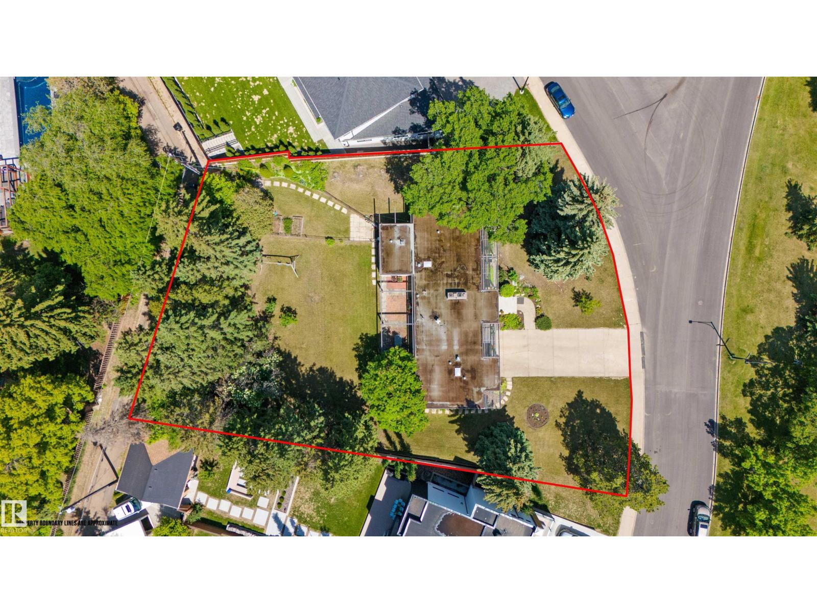 8 LAURIER PL NW - 3