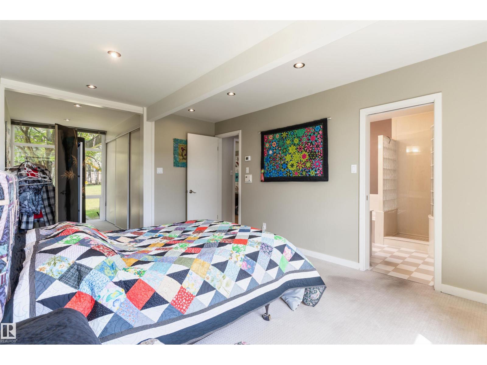 8 LAURIER PL NW - 30
