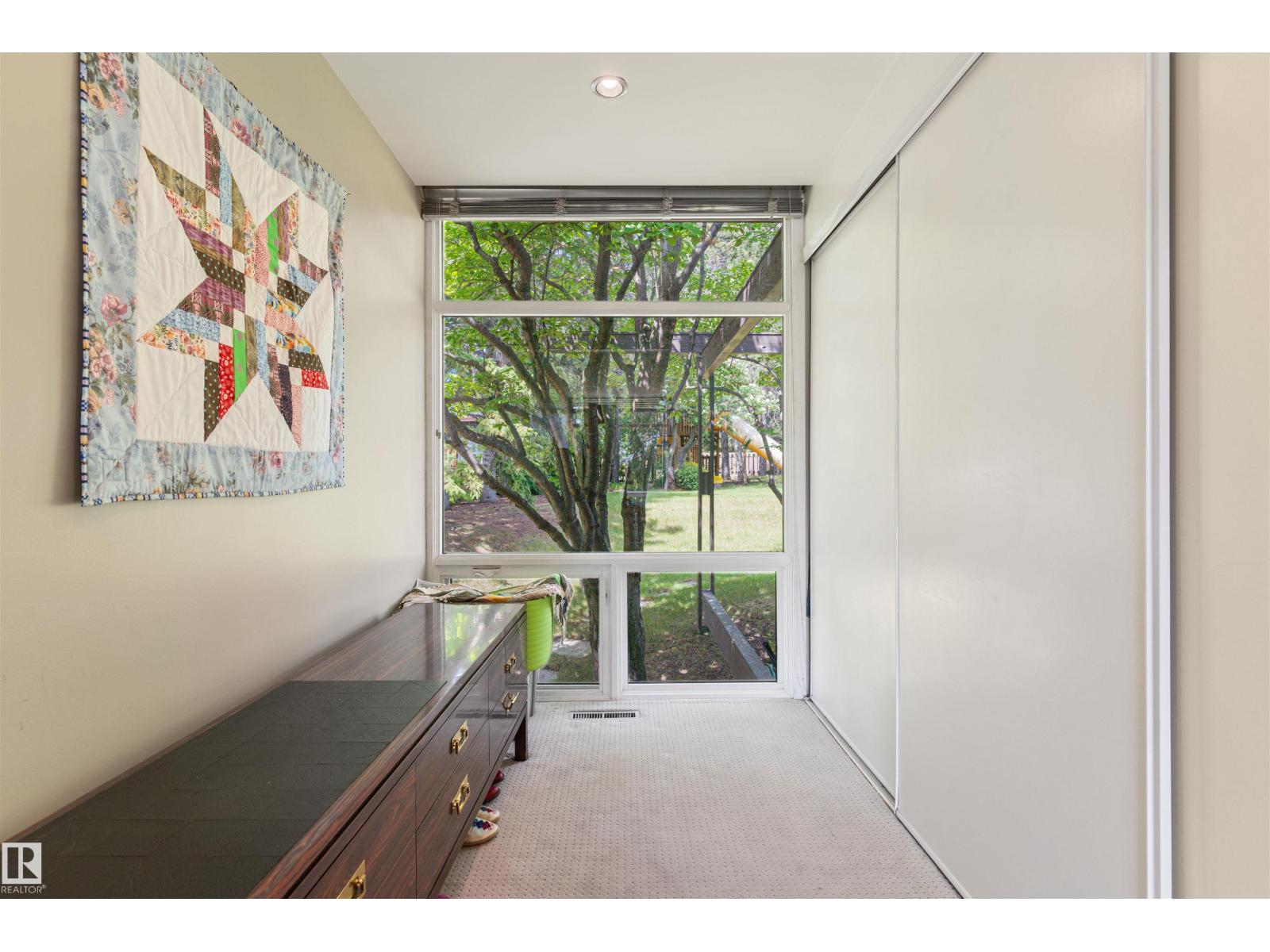 8 LAURIER PL NW - 31