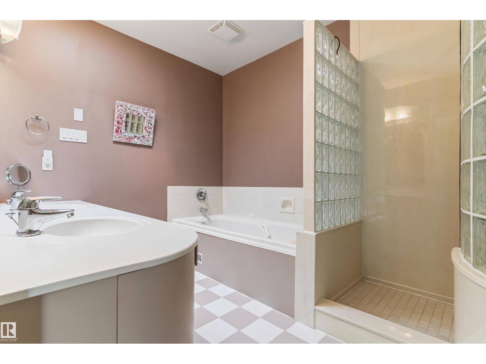 8 LAURIER PL NW - 32