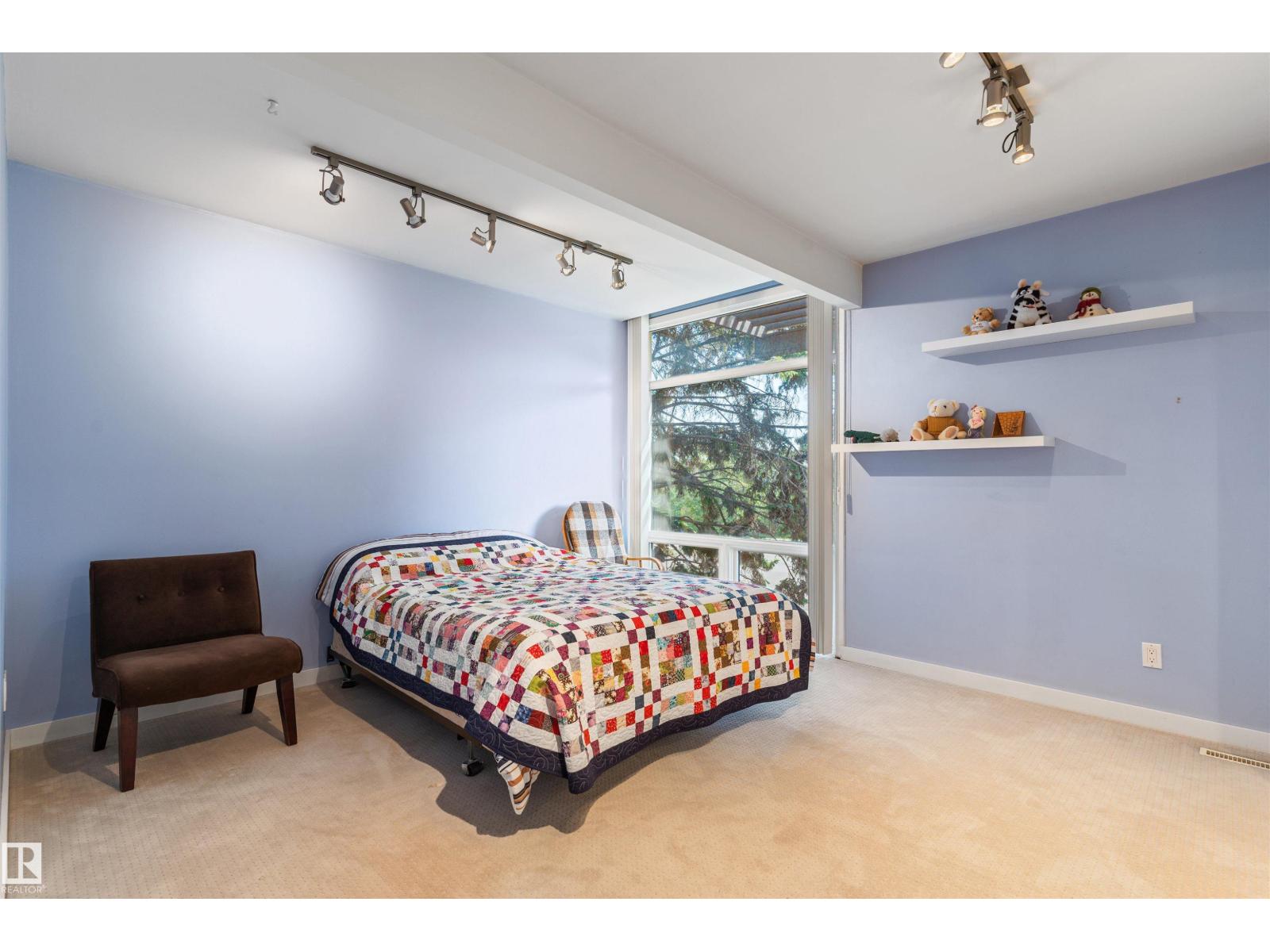 8 LAURIER PL NW - 35