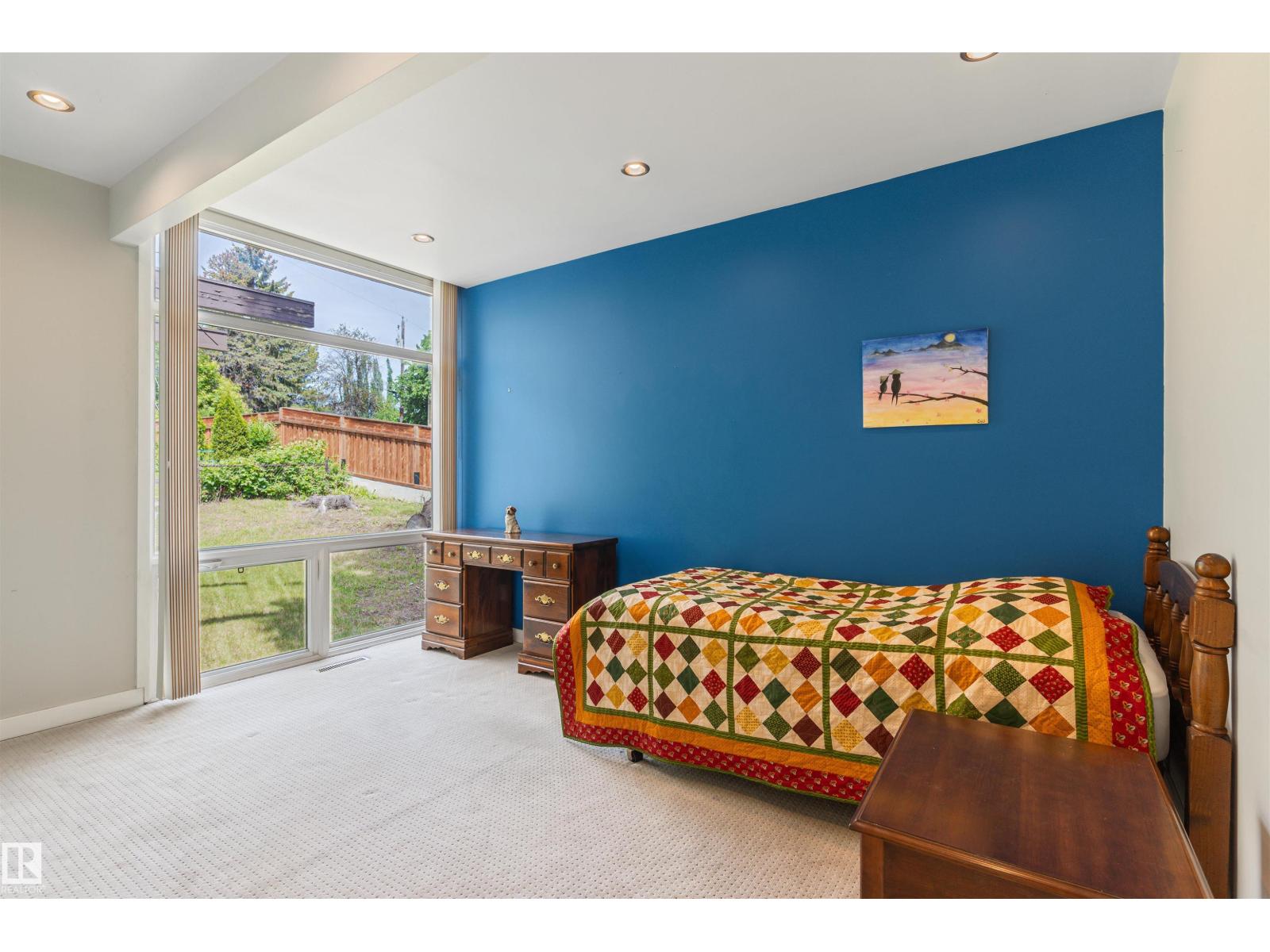 8 LAURIER PL NW - 37