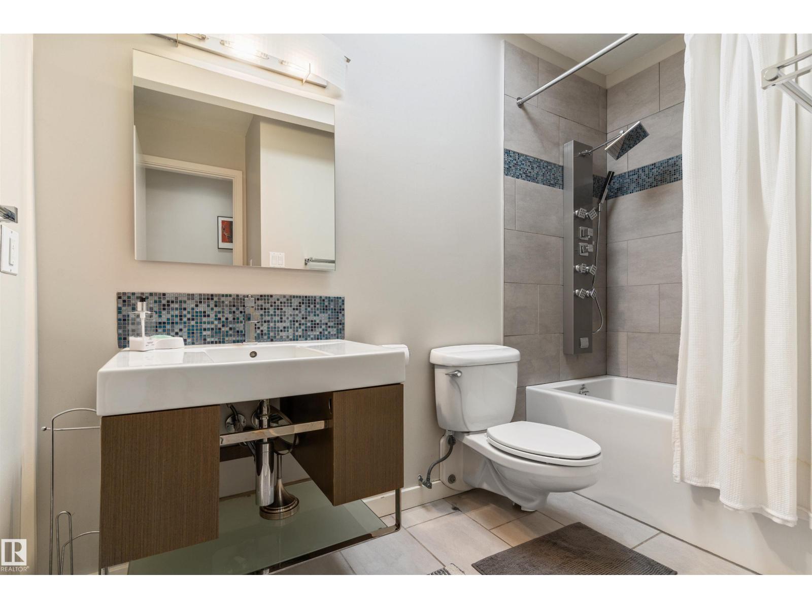 8 LAURIER PL NW - 39