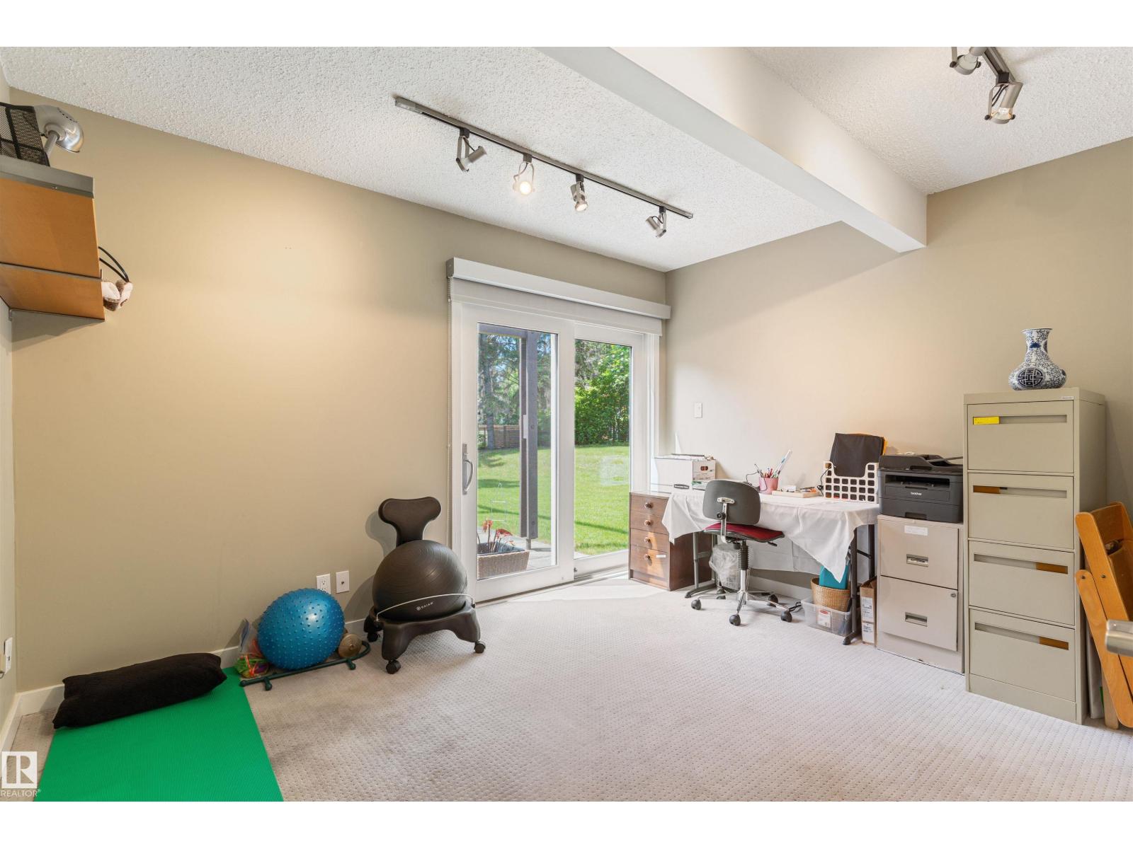 8 LAURIER PL NW - 40