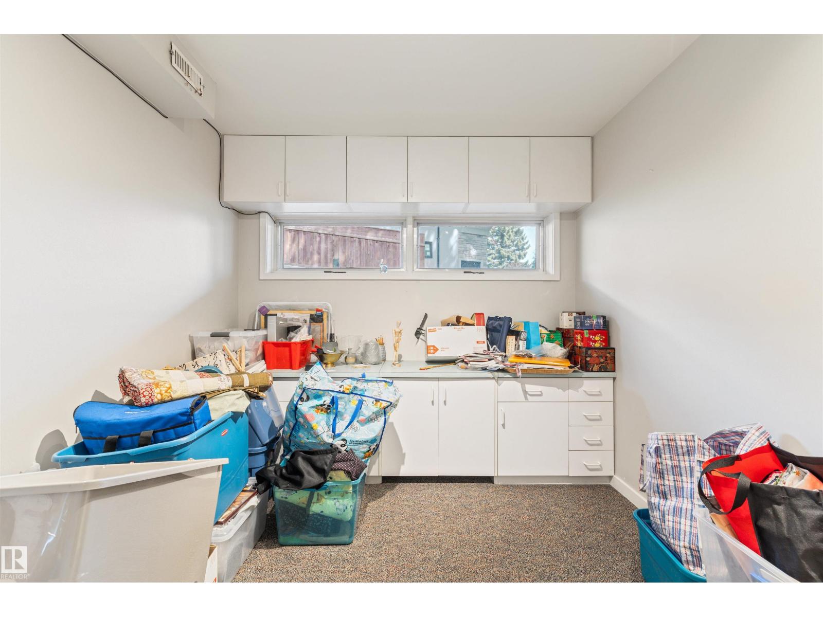 8 LAURIER PL NW - 42
