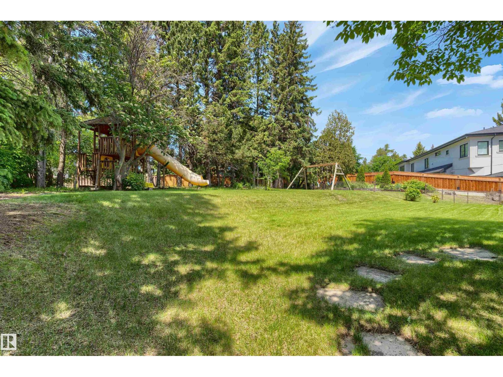 8 LAURIER PL NW - 47