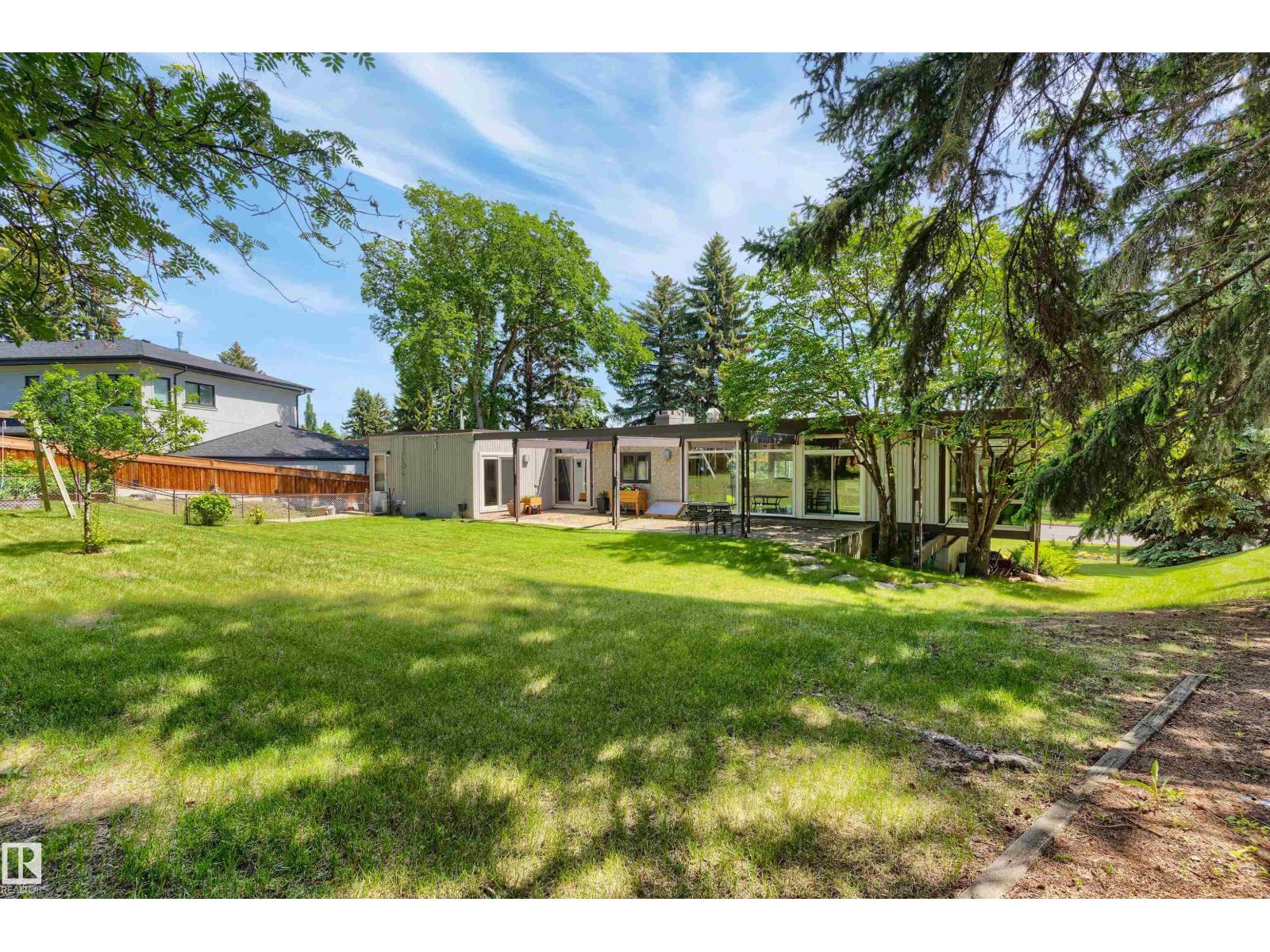 8 LAURIER PL NW - 49