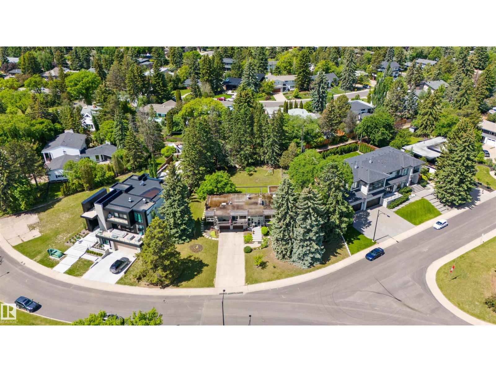 8 LAURIER PL NW - 53