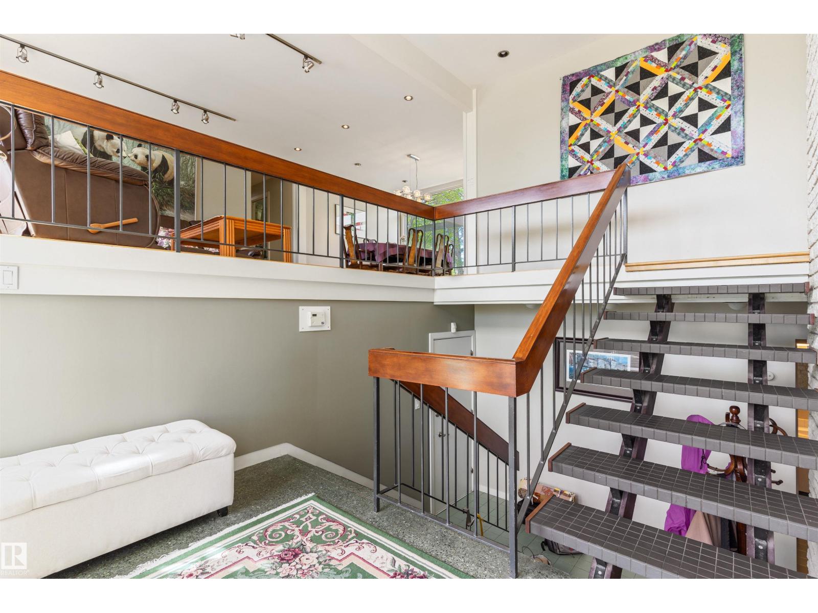 8 LAURIER PL NW - 8