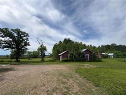 Bedroom - 113084 362 Highway, Dauphin, MB R7N2T7 Photo 6
