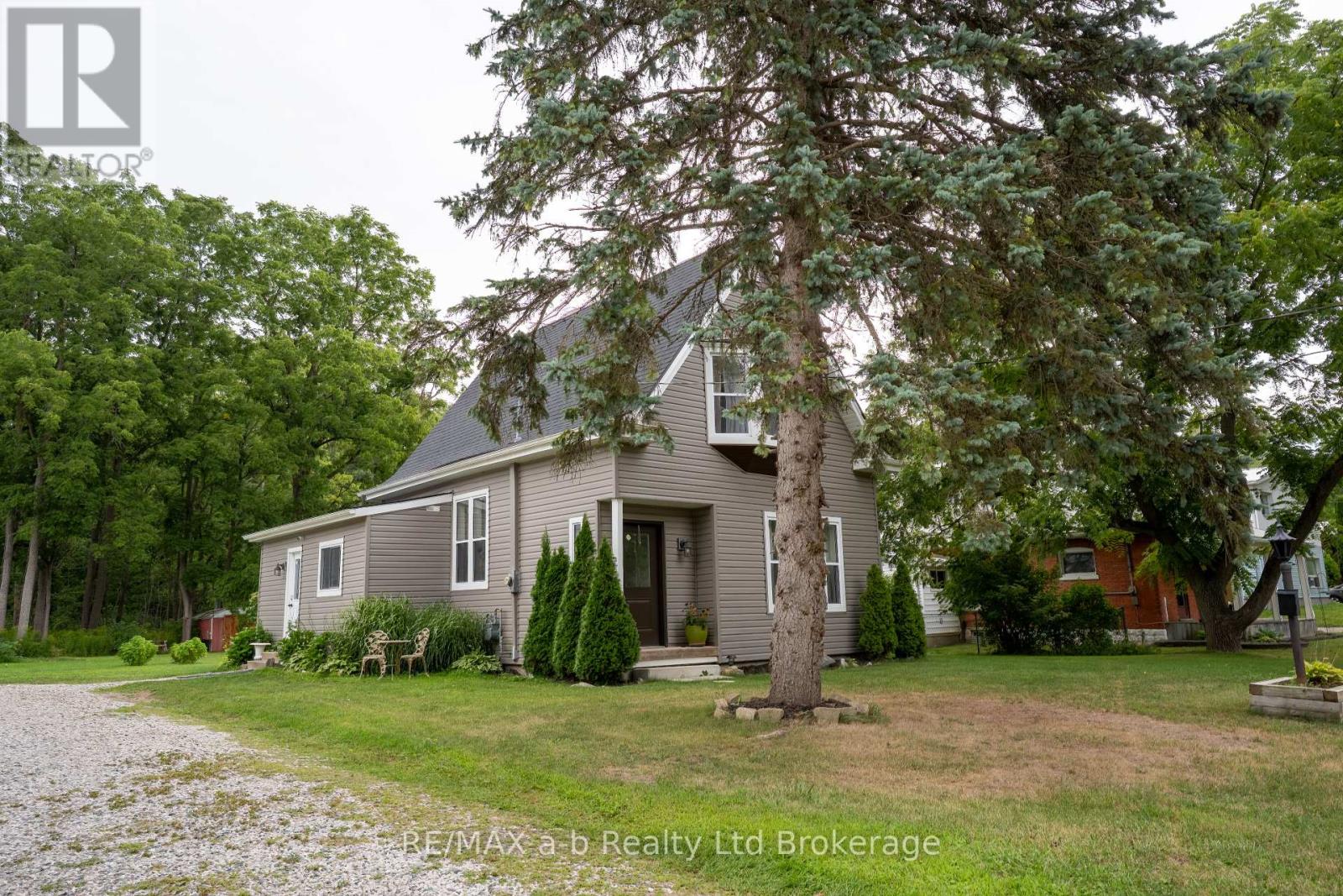 3-bedroom home for sale at 14 OLD VIENNA ROAD, Tillsonburg ON · photo 1 of 13