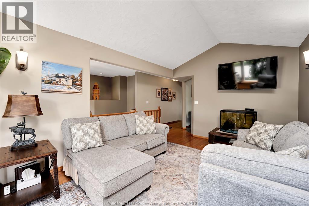 398 THORN RIDGE CRESCENT - 18