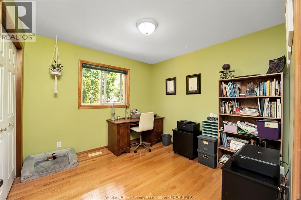 398 THORN RIDGE CRESCENT - 32