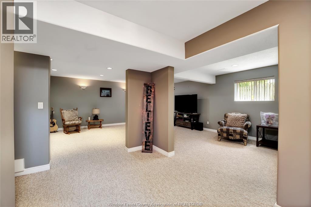 398 THORN RIDGE CRESCENT - 33