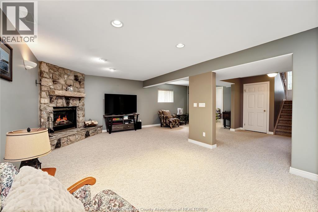 398 THORN RIDGE CRESCENT - 36