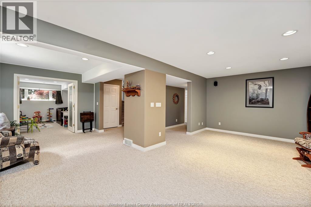 398 THORN RIDGE CRESCENT - 37