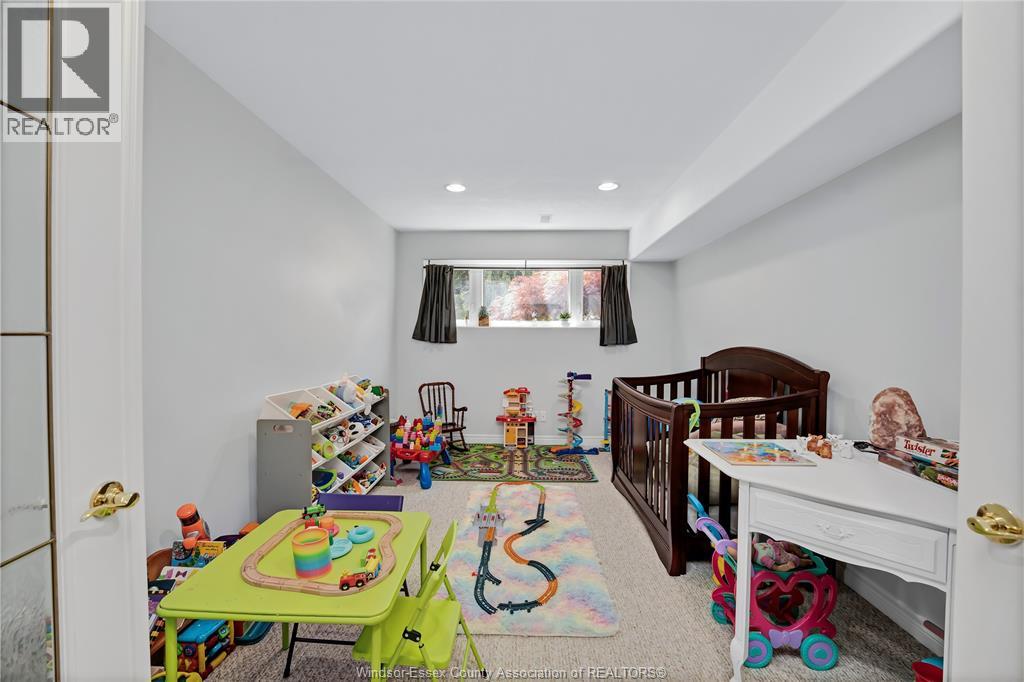 398 THORN RIDGE CRESCENT - 38