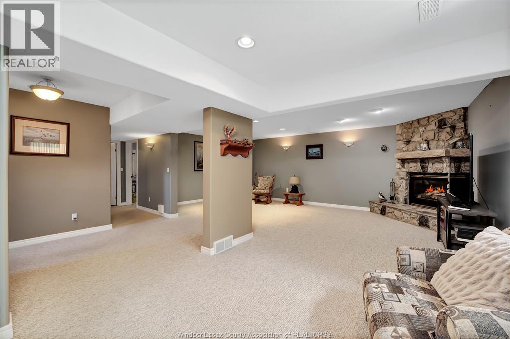 398 THORN RIDGE CRESCENT - 39