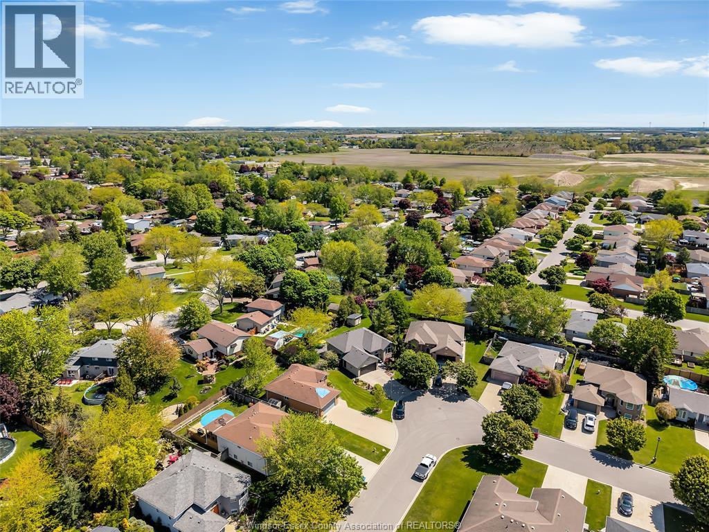 398 THORN RIDGE CRESCENT - 43