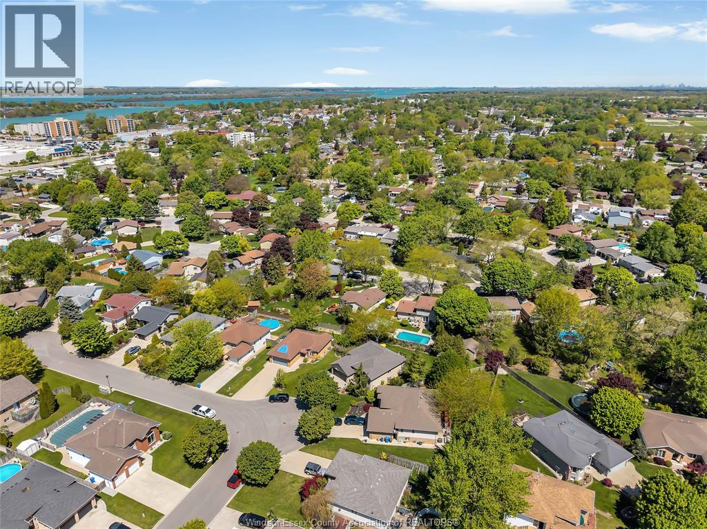 398 THORN RIDGE CRESCENT - 44