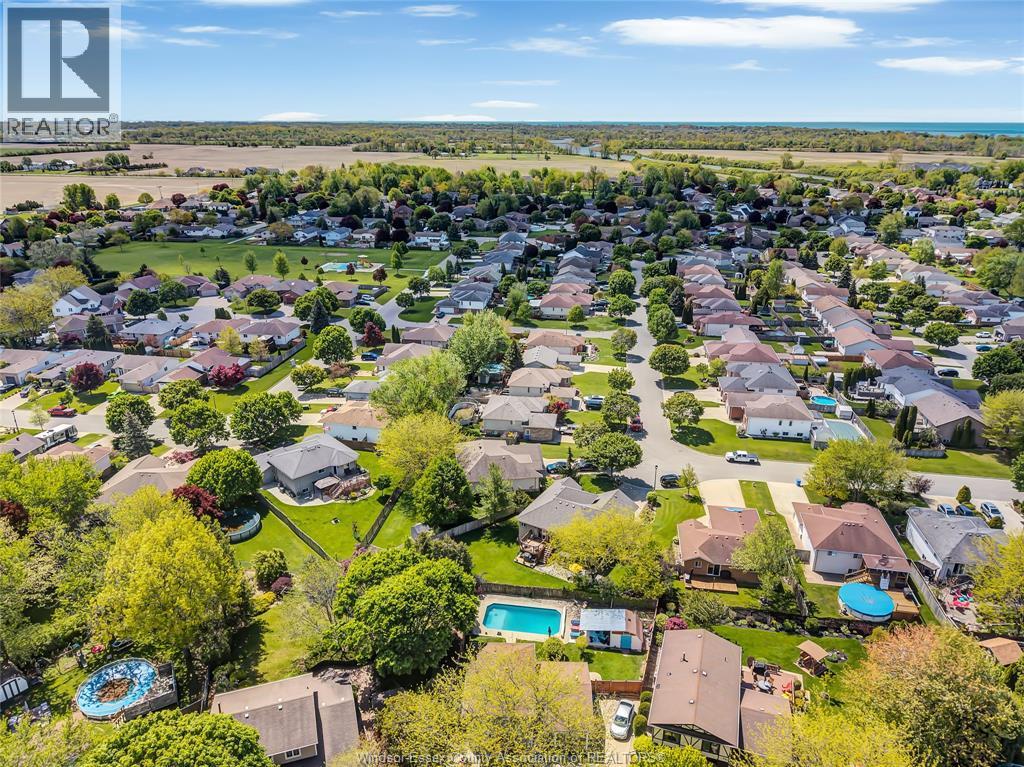 398 THORN RIDGE CRESCENT - 48